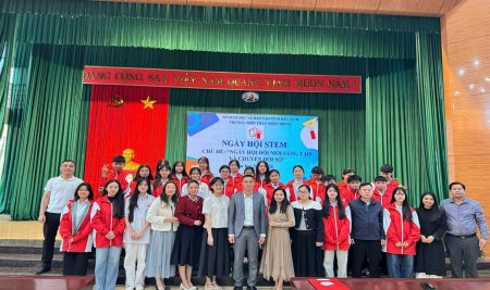 Ngày hội STEM với chủ đề “Ngày hội đổi mới sáng tạo và chuyển đổi số” của thầy và trò Trường THPT Thân Nhân Trung