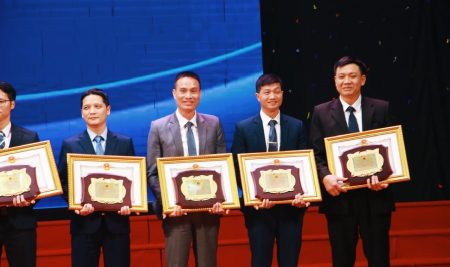 PGS.TS. Diêm Đăng Huân và PGS.TS. Trần Đức Hoàn được vinh danh trí thức Bắc Ninh tiêu biểu 2025