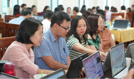 Phát triển năng lực số cho giáo viên phổ thông theo hướng tiếp cận chuẩn quốc tế